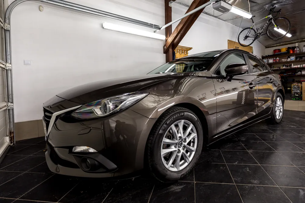 Mazda 3 brąz — wyciszanie + detailing zewnętrzny